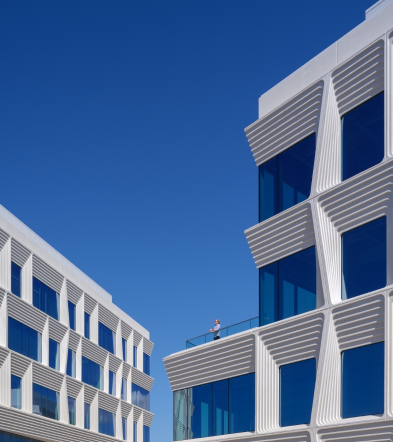 Flad Architects Breakthrough Properties Torrey View: outdoor view of person on balcony