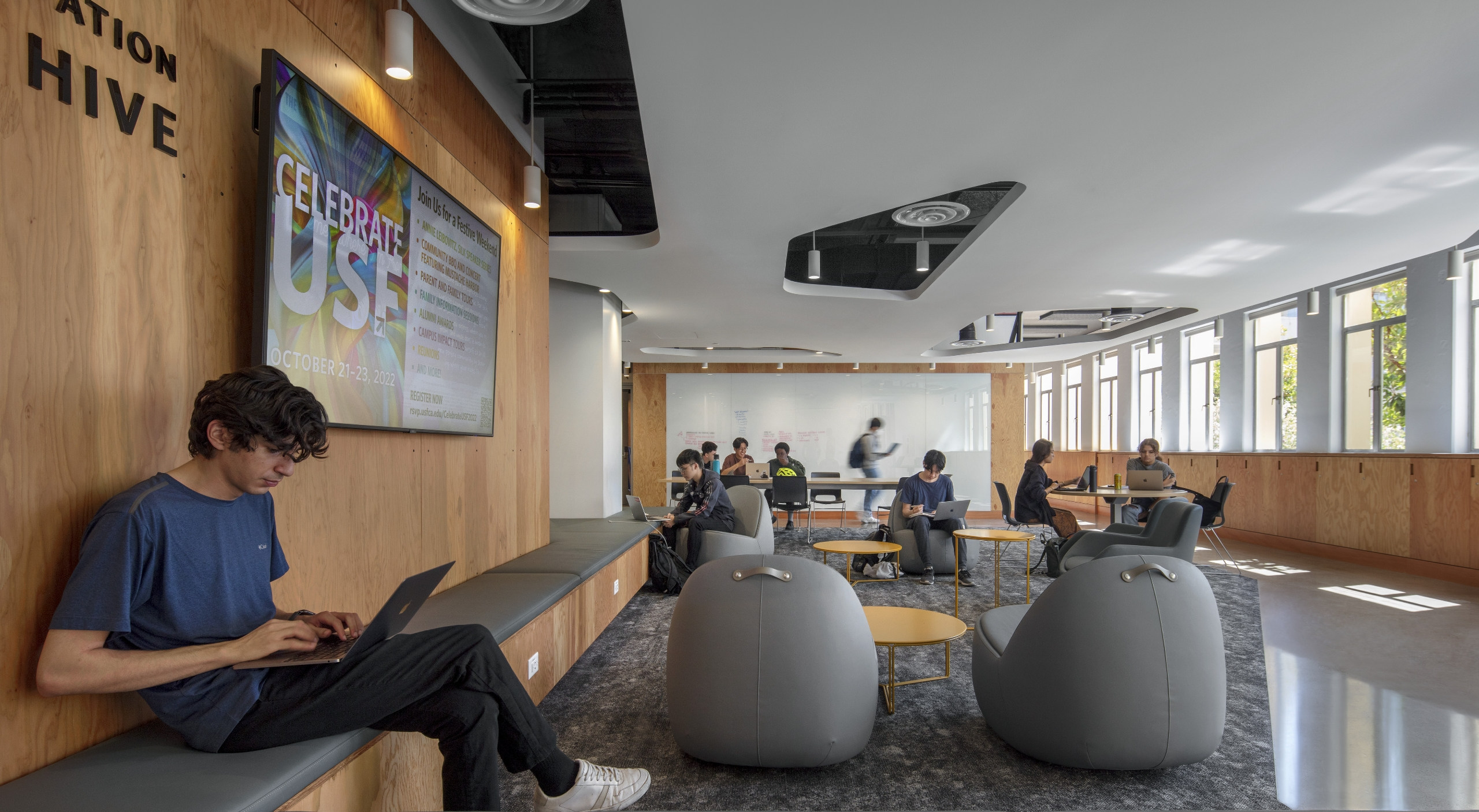 University of San Francisco - Harney Science Center, Innovation Hive: Students in open study area
